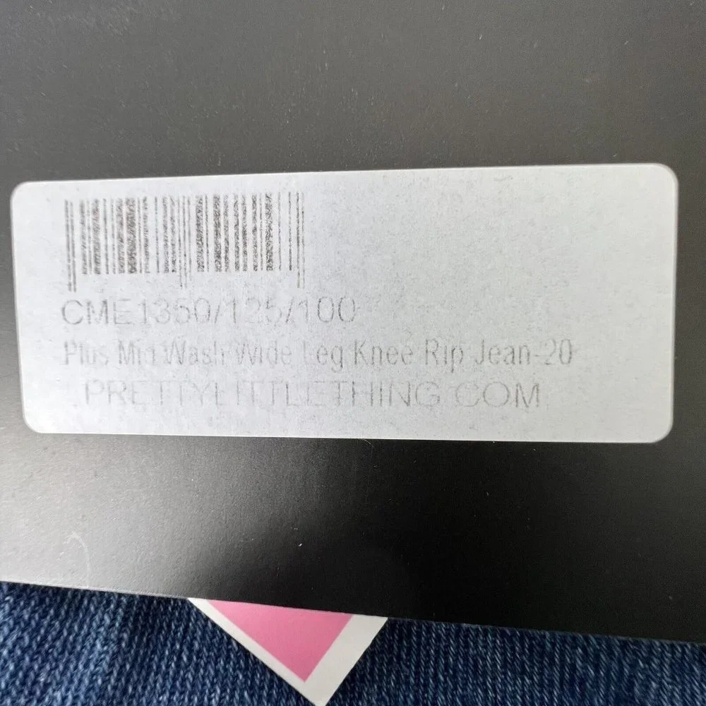 Pretty Little Thing Jeans Womens Plus Blue Distressed Knee Rip Raw Hem 20UK - Picture 10 of 14